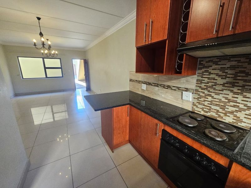 Spacious 3 Bedroom Ground Floor Townhouse To Rent in Terenure - Photo 7