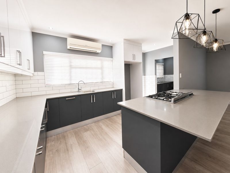 Modern 4 Bedroom Family Home with Pool and Entertainment Area!!! - Photo 8