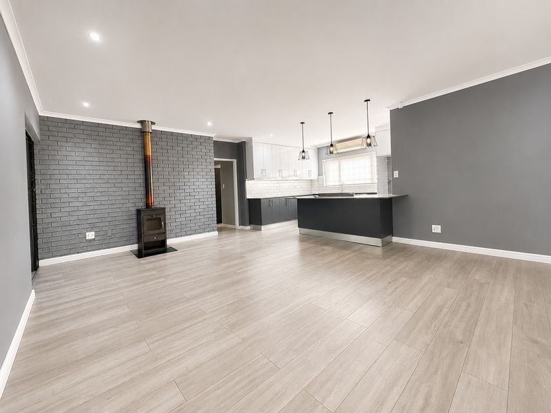 Modern 4 Bedroom Family Home with Pool and Entertainment Area!!! - Photo 5