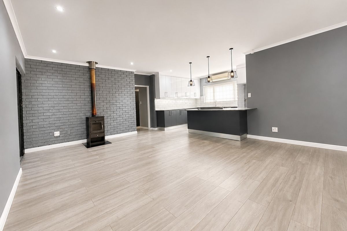 Modern 4 Bedroom Family Home with Pool and Entertainment Area!!! - Photo 5