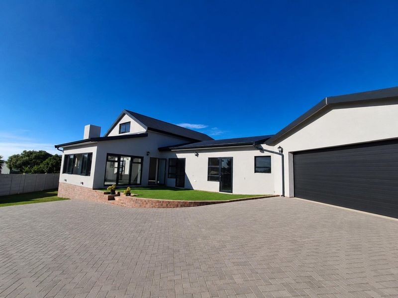 House For Sale in Stilbaai Wes, Stilbaai - Photo 1
