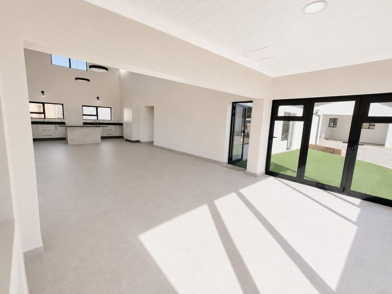 House For Sale in Stilbaai Wes, Stilbaai - Photo 4