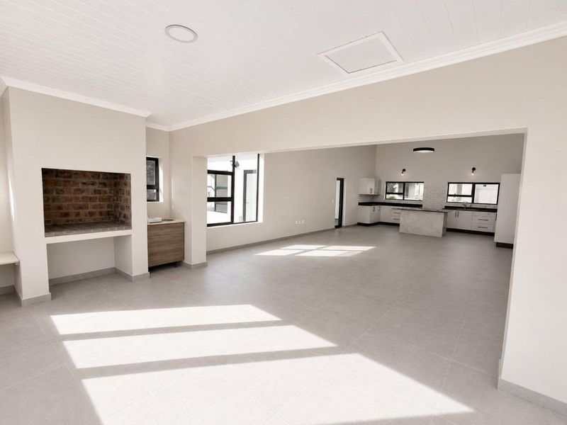 House For Sale in Stilbaai Wes, Stilbaai - Photo 2