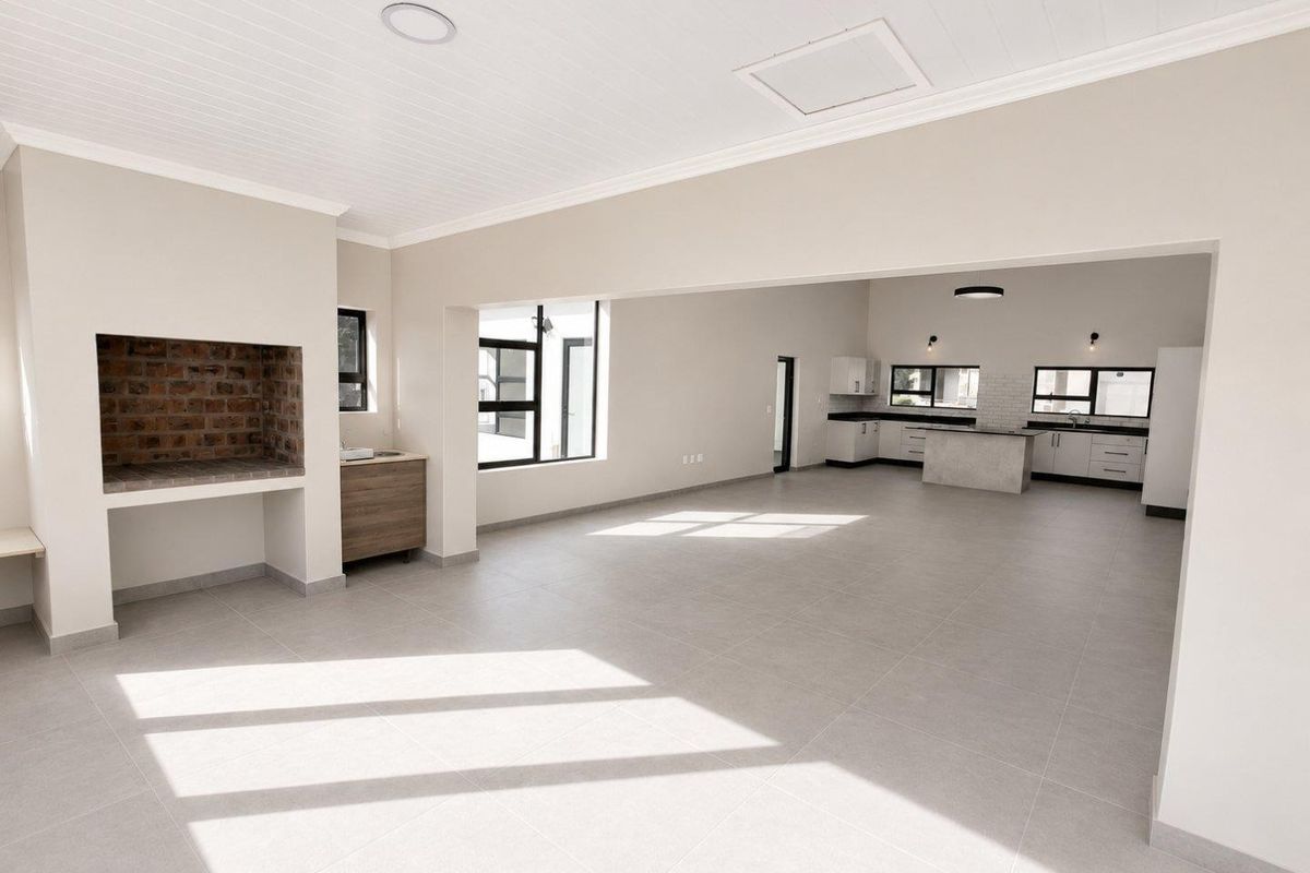 House For Sale in Stilbaai Wes, Stilbaai - Photo 2