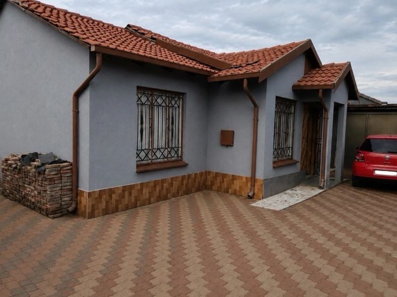 House For Sale in Protea Glen, Soweto - Photo 1