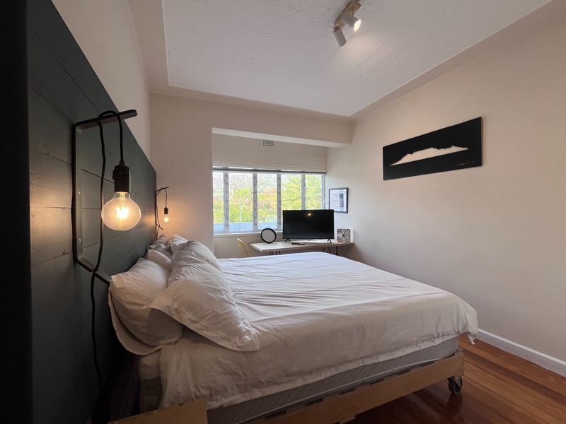 Beautifully Renovated Furnished 2 Bedroom Apartment in Vredehoek - Photo 9