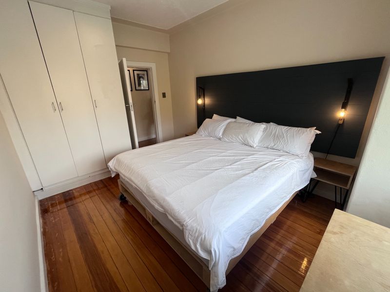 Beautifully Renovated Furnished 2 Bedroom Apartment in Vredehoek - Photo 10
