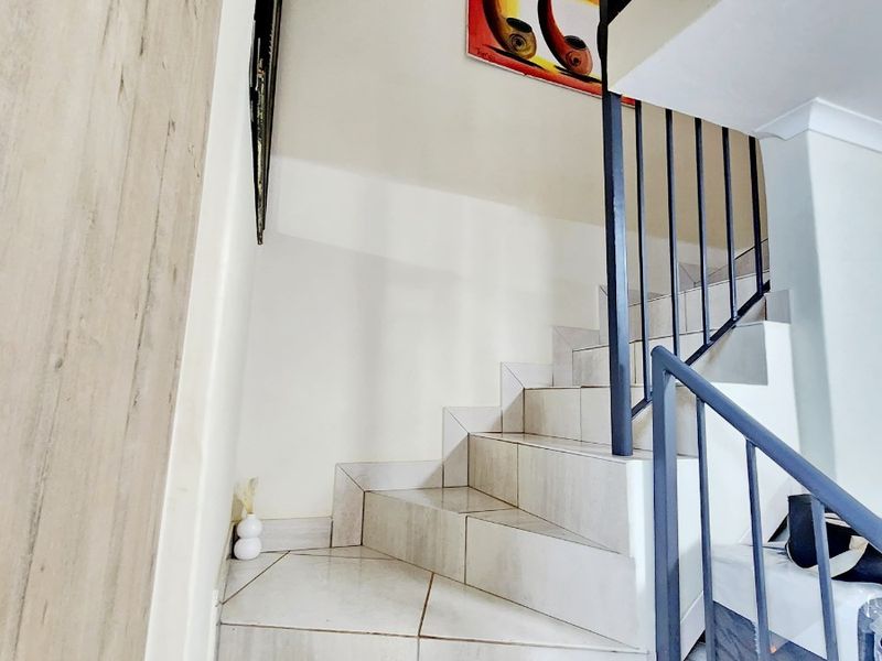 Modern double story house available for rental - Photo 9