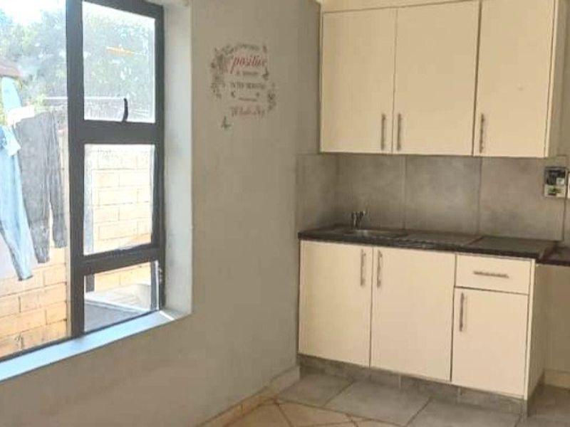 BEAUTIFUL MORDEN BACHELOR AVAILABLE FOR RENTAL IN KARENPARK - Photo 2