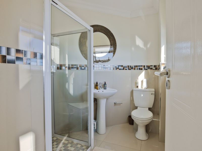Two-Bedroom Apartment. Walking Distance to Blouberg Beach - Photo 9