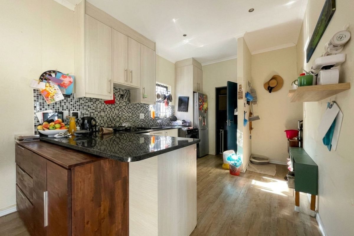 Modern Family Living in the Heart of Parklands - Photo 5