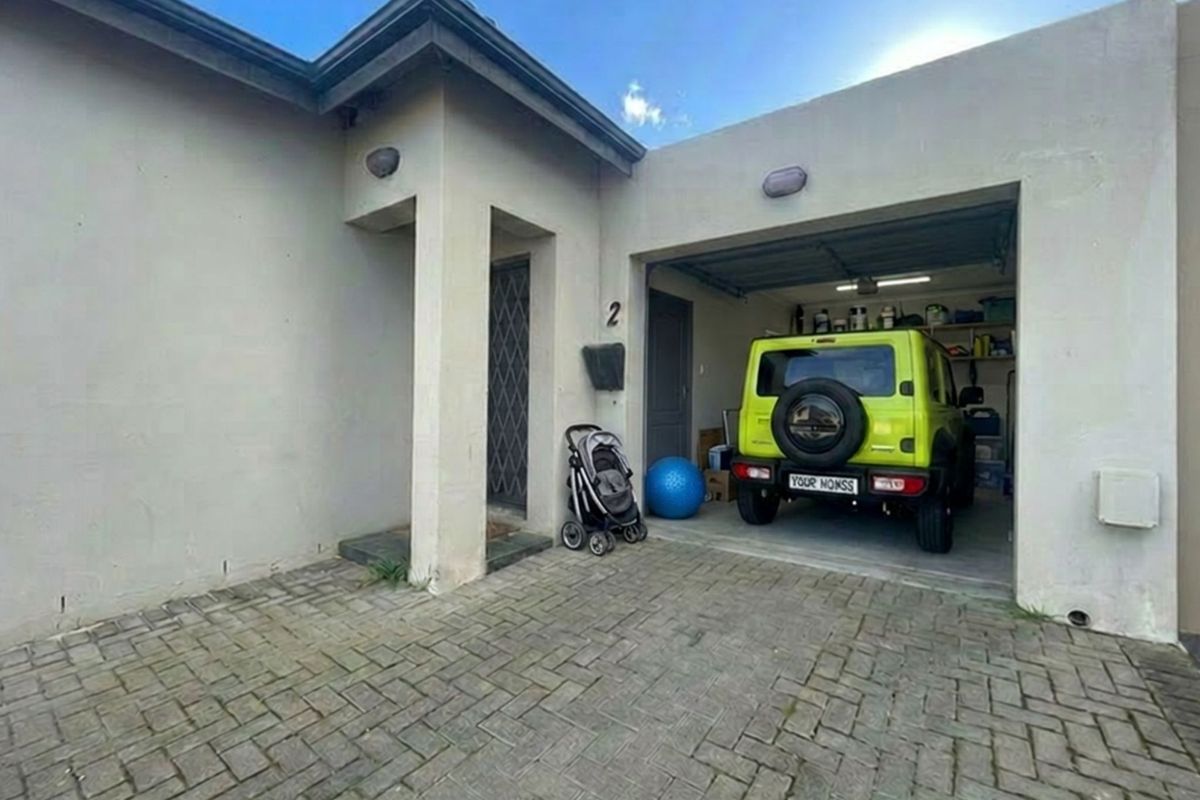 Modern Family Living in the Heart of Parklands - Photo 3