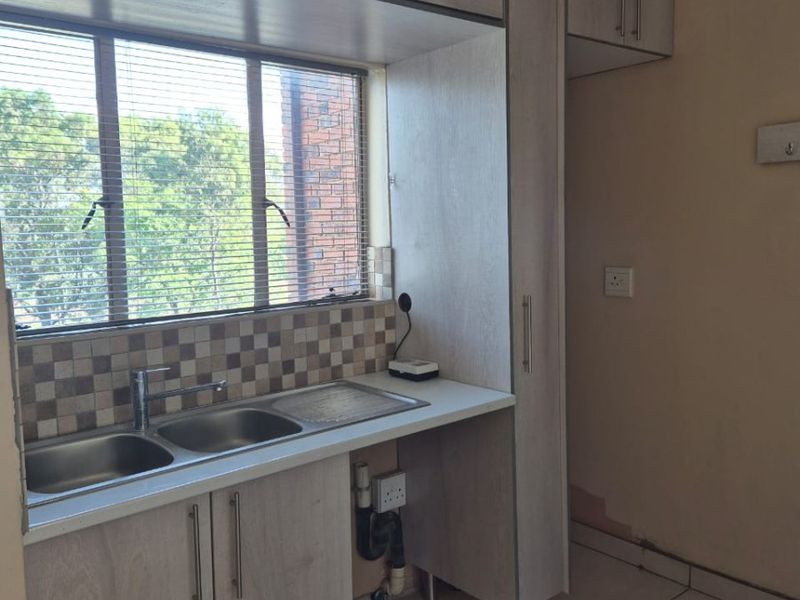 Modern 2 Bedroom, 2 Bathroom Apartment To Let in Birchleigh, Kempton Park - Photo 7