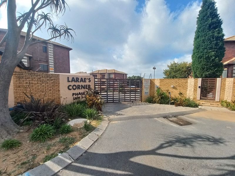 Modern 2 Bedroom, 2 Bathroom Apartment To Let in Birchleigh, Kempton Park - Photo 2