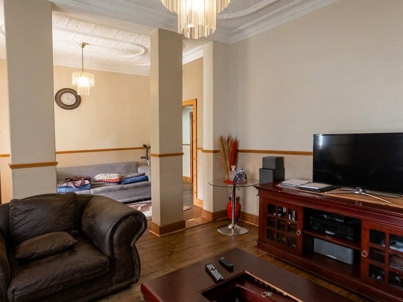 Versatile Family Home with Three Cottages - Photo 4
