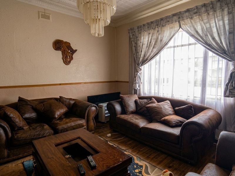 Versatile Family Home with Three Cottages - Photo 3