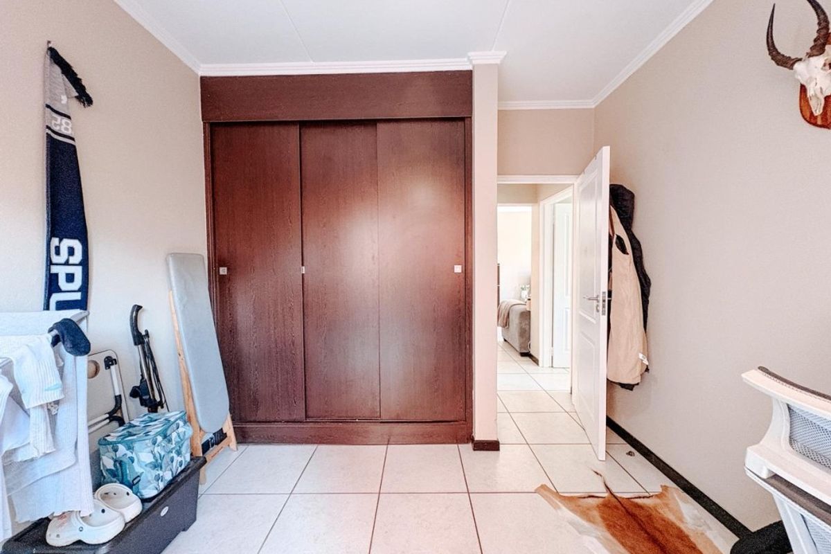 Modern,Secure, Garden Apartment For Sale in Strelitzia, Greenstone Hill Edenvale. - Photo 3