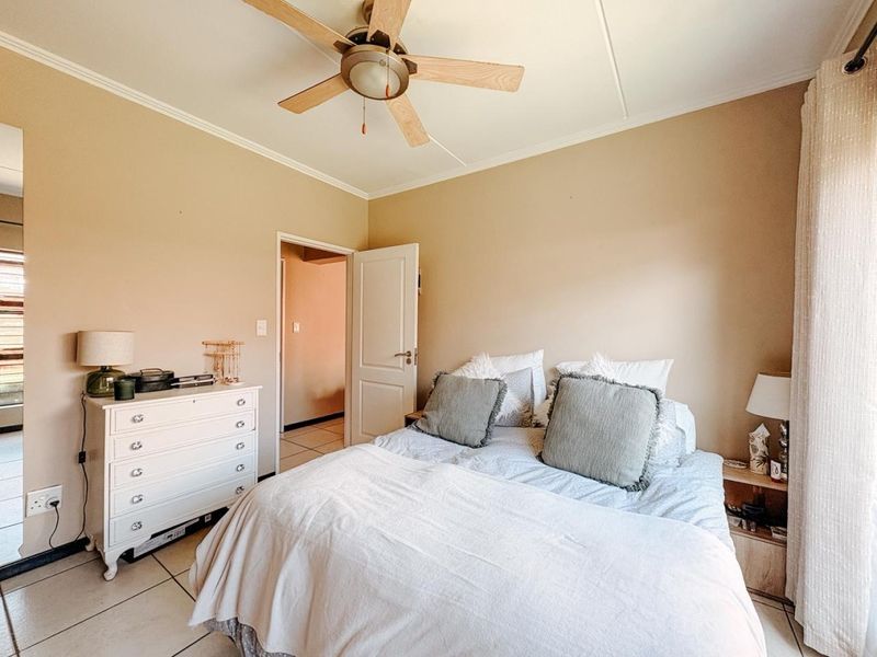 Modern,Secure, Garden Apartment For Sale in Strelitzia, Greenstone Hill Edenvale. - Photo 5