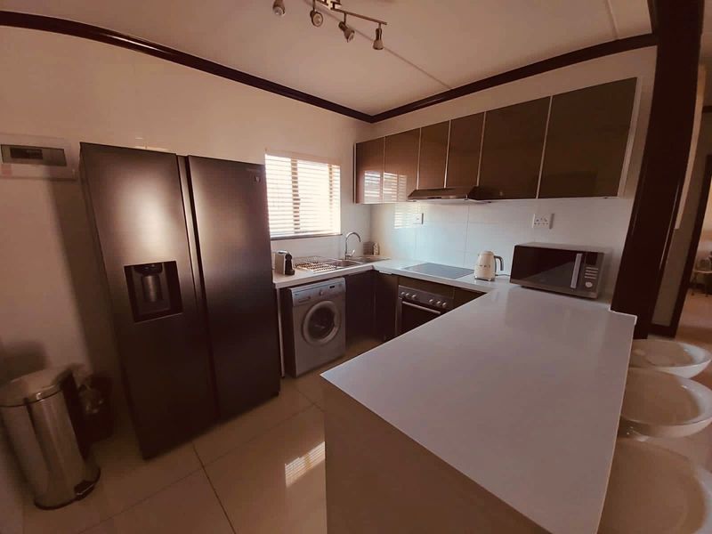 Modern 2-Bedroom, 2-Bathroom Apartment in a Secure Lifestyle Estate - Photo 4