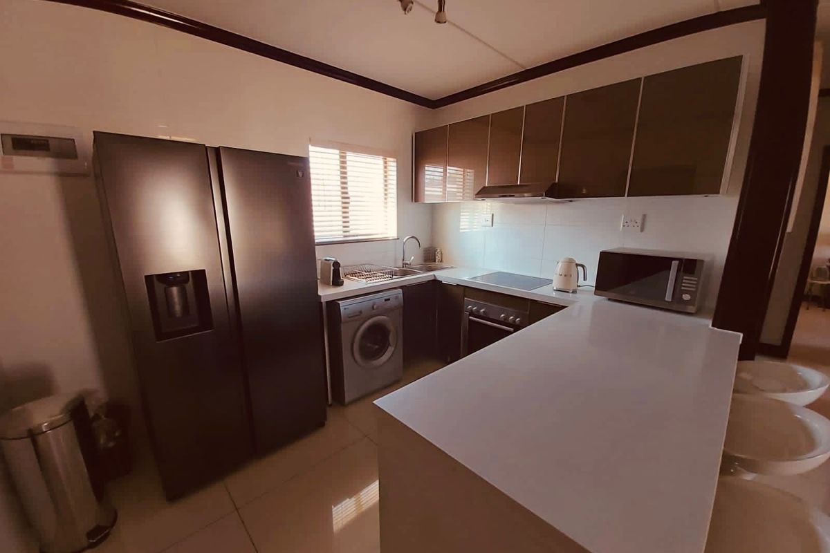 Modern 2-Bedroom, 2-Bathroom Apartment in a Secure Lifestyle Estate - Photo 4