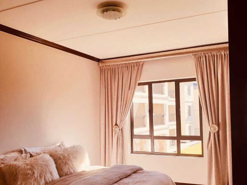 Modern 2-Bedroom, 2-Bathroom Apartment in a Secure Lifestyle Estate - Photo 5