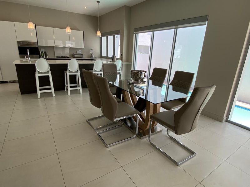 Fully Furnished 4bedroom To Rent in Bryanston with Staff quarters - Photo 1