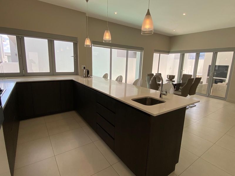 Fully Furnished 4bedroom To Rent in Bryanston with Staff quarters - Photo 6