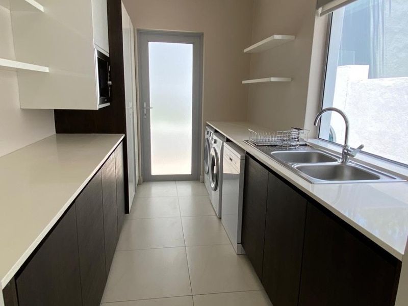 Fully Furnished 4bedroom To Rent in Bryanston with Staff quarters - Photo 4