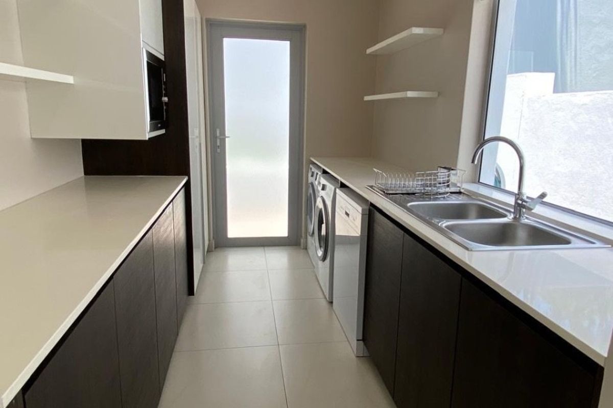 Fully Furnished 4bedroom To Rent in Bryanston with Staff quarters - Photo 4