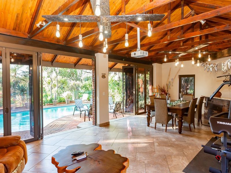 Luxury Lifestyle Farm with 2 Homes | 2 Flats | Vissershoek AH, Pretoria - Photo 3