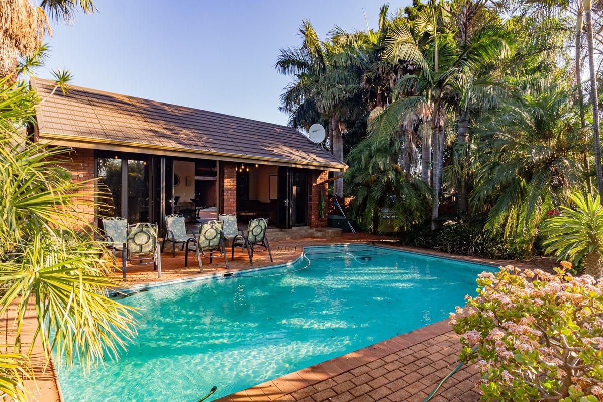 Luxury Lifestyle Farm with 2 Homes | 2 Flats | Vissershoek AH, Pretoria - Photo 2
