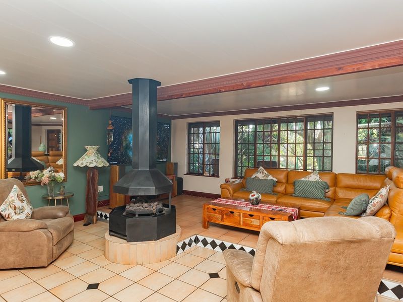 Luxury Lifestyle Farm with 2 Homes | 2 Flats | Vissershoek AH, Pretoria - Photo 5