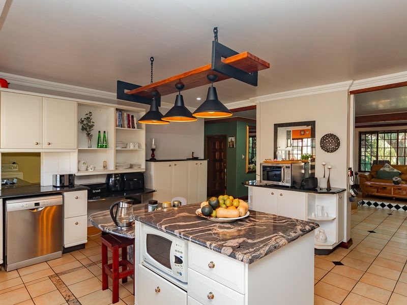 Luxury Lifestyle Farm with 2 Homes | 2 Flats | Vissershoek AH, Pretoria - Photo 4