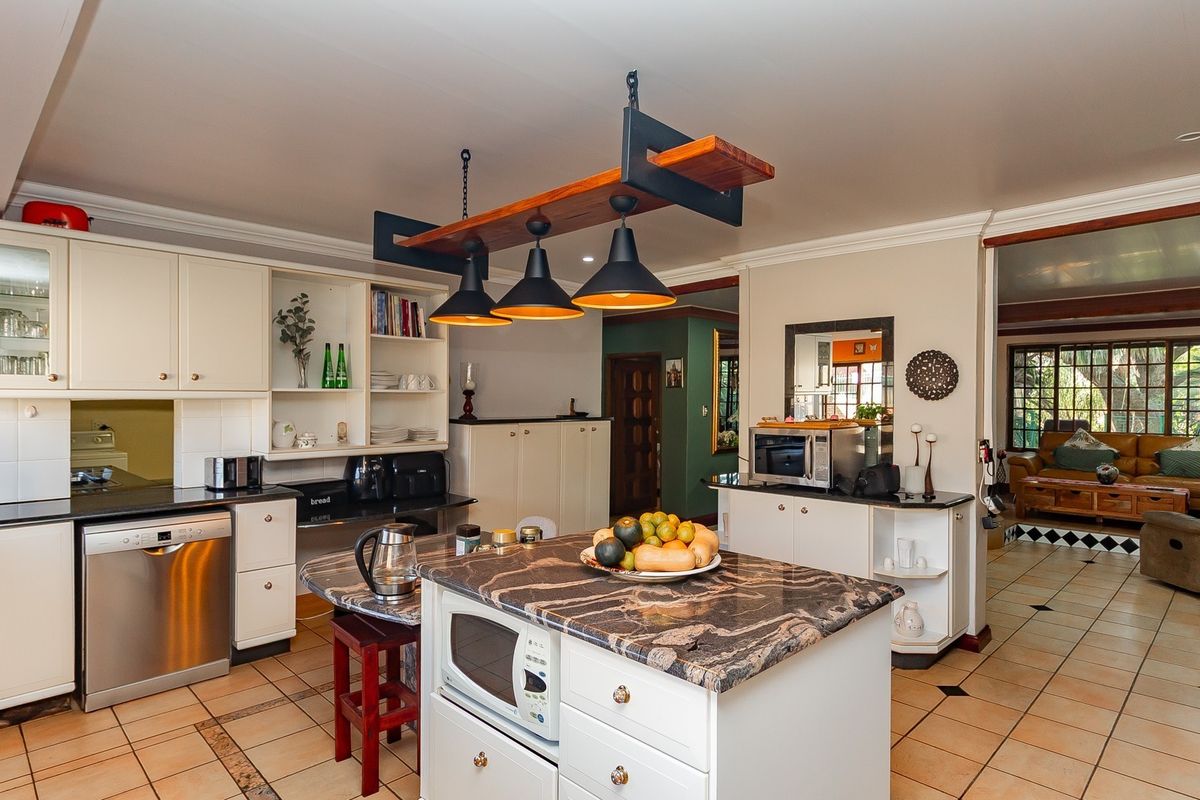 Luxury Lifestyle Farm with 2 Homes | 2 Flats | Vissershoek AH, Pretoria - Photo 4