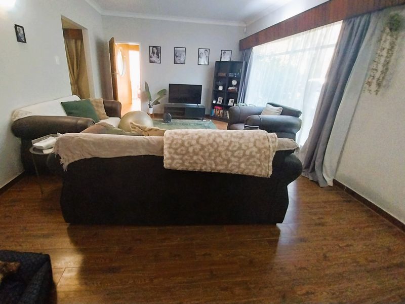 House For Sale in Glen Marais, Kempton Park - Photo 5