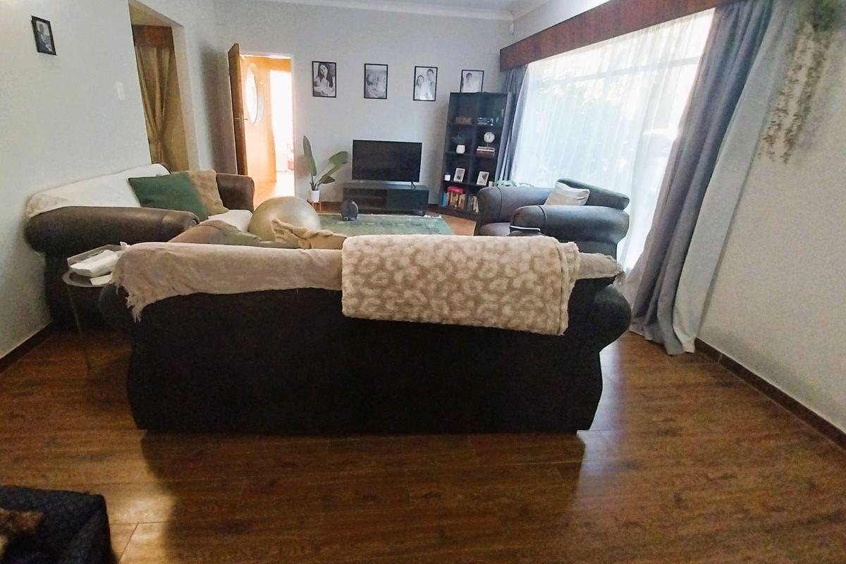 House For Sale in Glen Marais, Kempton Park - Photo 5
