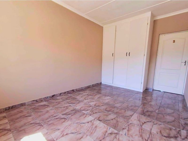 Townhouse For Rent in Greenwood Park, Durban, KwaZulu Natal - Photo 8