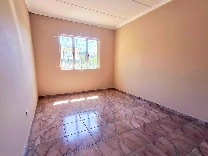 Townhouse For Rent in Greenwood Park, Durban, KwaZulu Natal - Photo 6
