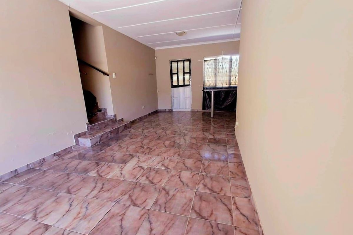 Townhouse For Rent in Greenwood Park, Durban, KwaZulu Natal - Photo 3