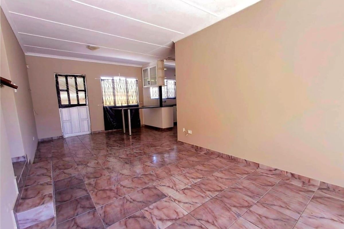 Townhouse For Rent in Greenwood Park, Durban, KwaZulu Natal - Photo 2