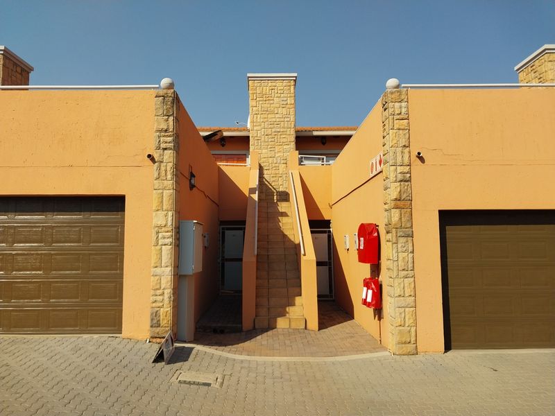 Townhouse For Sale in Glen Marais, Kempton Park - Photo 2