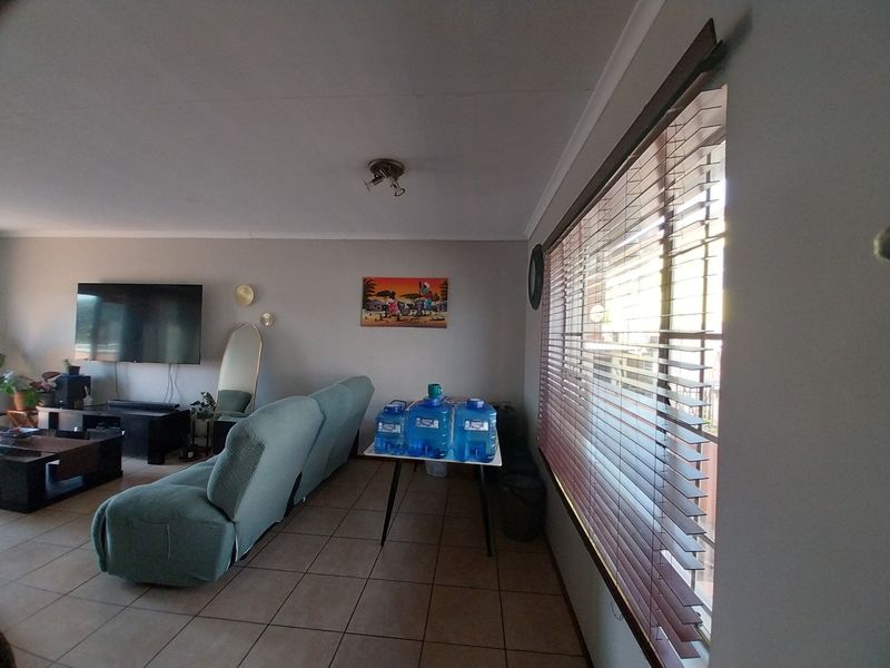 Townhouse For Sale in Glen Marais, Kempton Park - Photo 5
