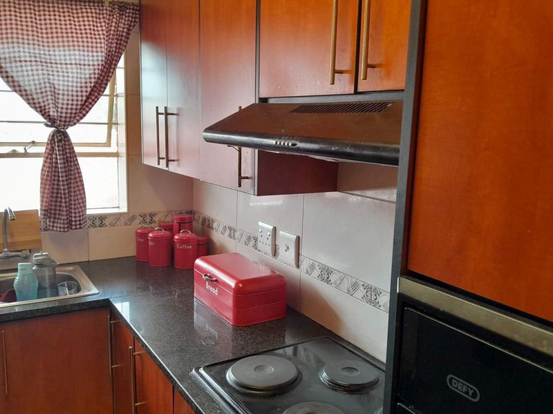 Townhouse For Sale in Brackendowns, Alberton - Photo 8
