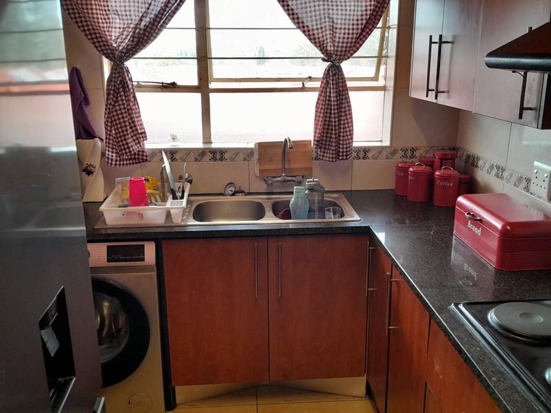 Townhouse For Sale in Brackendowns, Alberton - Photo 7