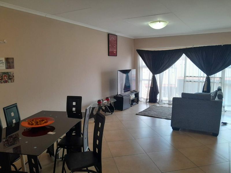 Townhouse For Sale in Brackendowns, Alberton - Photo 3
