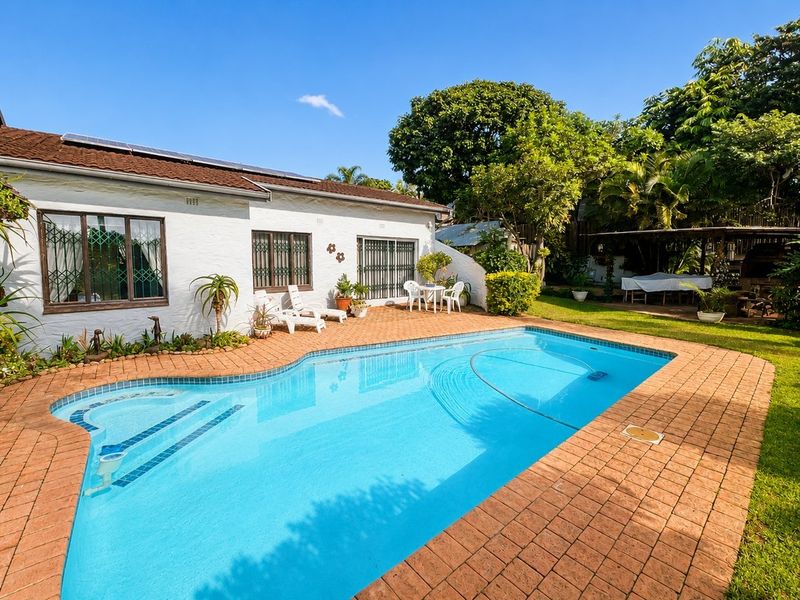 Free Standing Pet Friendly Home in Central Ballito - Photo 2