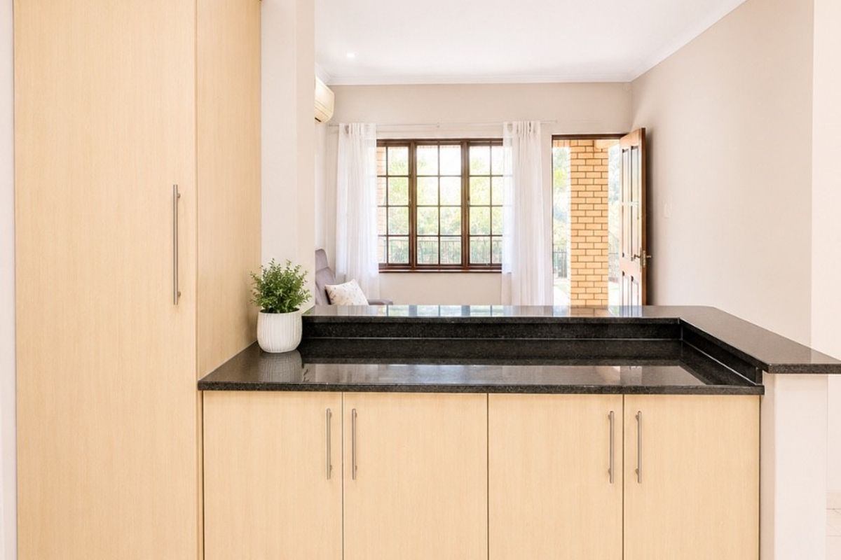 Exclusive Lifestyle Living in a Boutique Complex-Space ,Privacy ,Exceptional Value and Low Levies - Photo 5