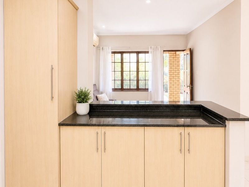 Exclusive Lifestyle Living in a Boutique Complex-Space ,Privacy ,Exceptional Value and Low Levies - Photo 5