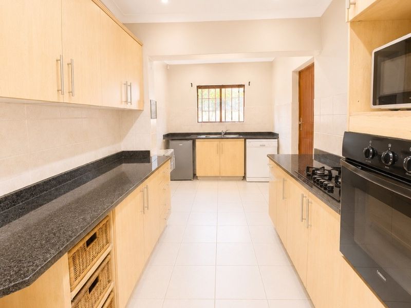 Exclusive Lifestyle Living in a Boutique Complex-Space ,Privacy ,Exceptional Value and Low Levies - Photo 4