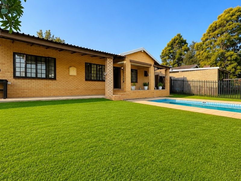 Exclusive Lifestyle Living in a Boutique Complex-Space ,Privacy ,Exceptional Value and Low Levies - Photo 2
